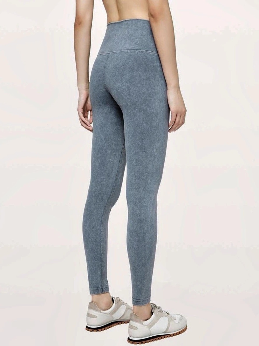 lululemon light denim like Blue Athletic Leggings Size 2 like NEW!!! RARE COLOR